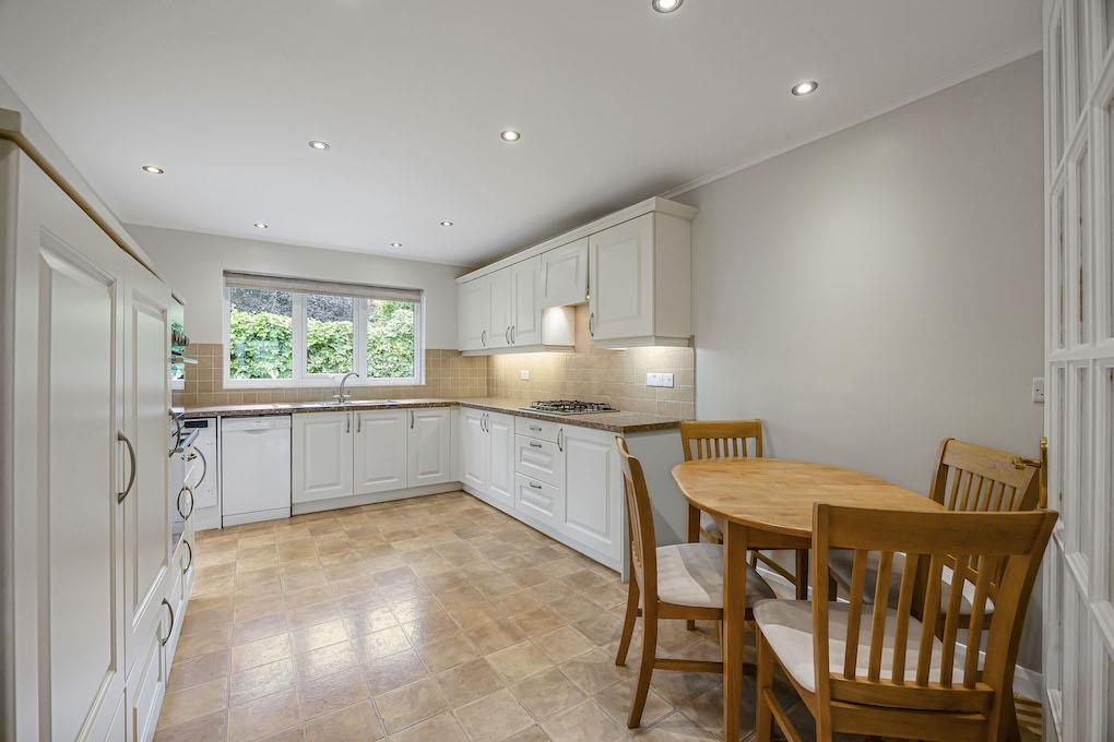 2 bed property in Chalcraft Close, Henley-On-Thames